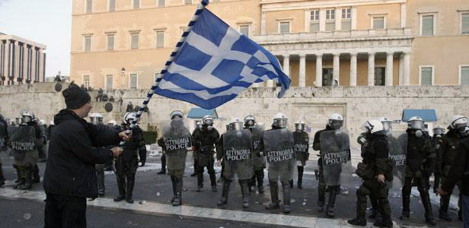 Grèce: Malgré les émeutes, le Parlement approuve le plan d''austérité