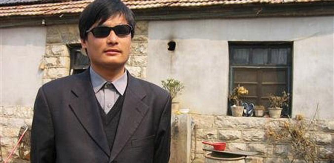 Mme Clinton arrive en Chine en pleine crise autour de Chen Guangcheng