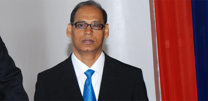 Altercation au Parlement : Mahen Seeruttun porte plainte contre Shakeel Mohamed