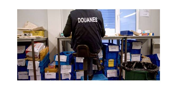 France : Les douaniers soupçonnés d''avoir pris de l''argent à des trafiquants mis en examen