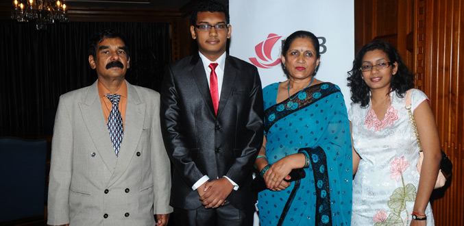 Rishi Thondee décroche la MCB Foundation Scholarship 2012