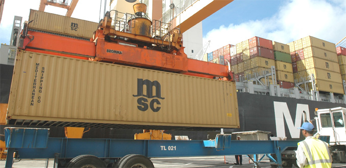 Le Port : mise en opération du nouveau système de livraison de conteneurs