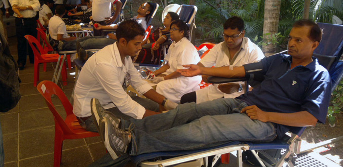Mega Blood Donation : objectif atteint avec 1 825 pintes de sang collectées en une journée