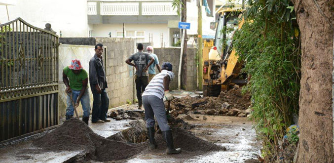 Travaux de la CWA à Mesnil : un ouvrier périt sous un excavateur dans une tranchée