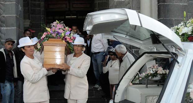 Funérailles émouvantes pour la «marraine» des Mauves