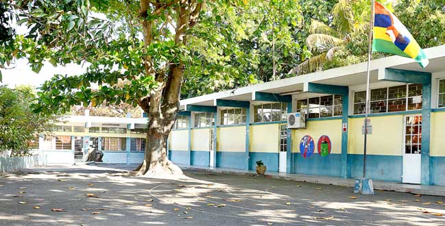 Trou-aux-Biches : des agents convoitent l’école primaire et le poste de la NCG