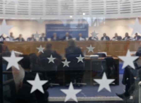 La France défend sa loi sur la burqa à Strasbourg