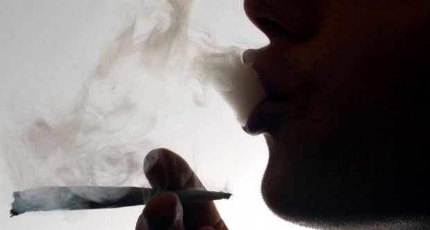 Port-Louis: trois hommes arrêtés pour avoir fumé du cannabis