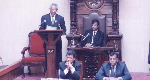 Parlement: hommage à Nelson Mandela ce vendredi