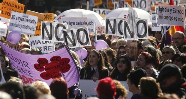 Grande manifestation à Madrid pour défendre le droit à l'IVG