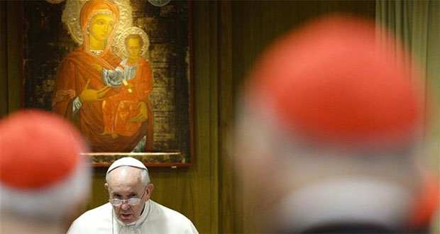 Le pape prend la défense de la "famille dépréciée et maltraitée"