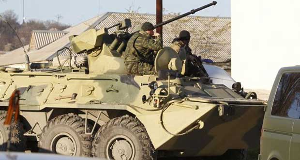 Les forces russes entrent dans la base de Belbek en Crimée
