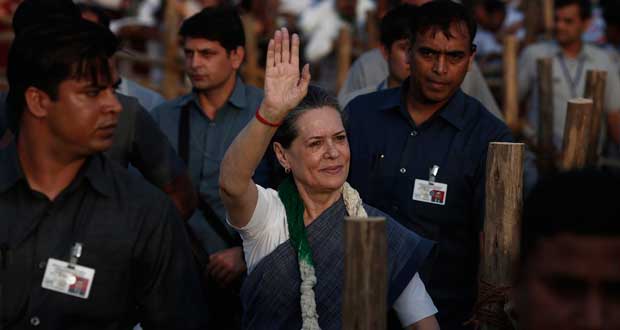 Sonia Gandhi tente de sauver la campagne du Congrès en Inde