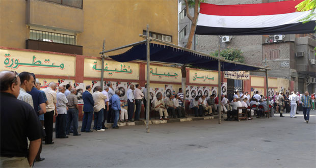 Attentat à la bombe à l'ouverture d'un bureau de vote en Egypte