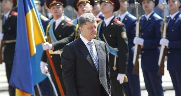 Porochenko prône une Ukraine unie, pas de compromis sur la Crimée