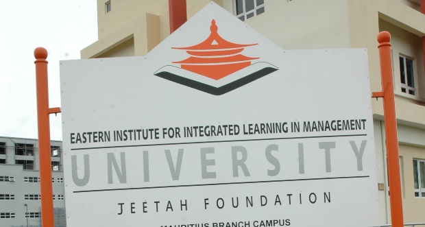 EIILM University: les étudiants bousculent Sunil Jeetah