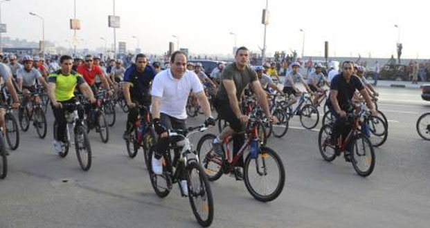 Sissi demande aux Égyptiens de faire du vélo pour aider l'Etat