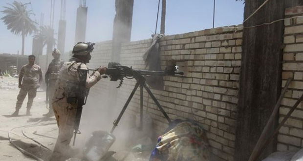 Irak: Les djihadistes attaquent une grande base aérienne