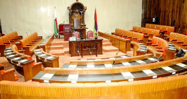 Le Parlement ajourné au 7 octobre