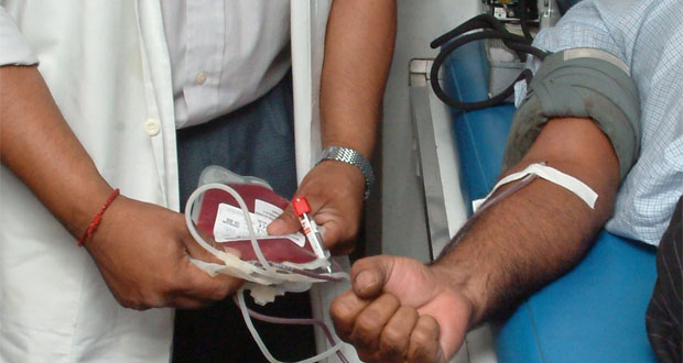 Leur fils testé séropositif, ils montrent du doigt les transfusions sanguines à l’hôpital