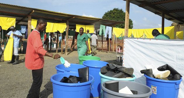 Le monde est en train de perdre la bataille contre Ebola, dit MSF