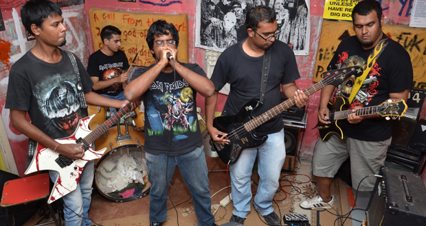 Amakartus: cinq jeunes musiciens réunis autour du metal