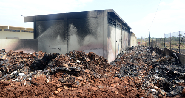 La Tour Koenig: BEM Recycling Enterprise détruite par les flammes