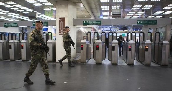 Projets d'attentats contre des métros à Paris et aux USA