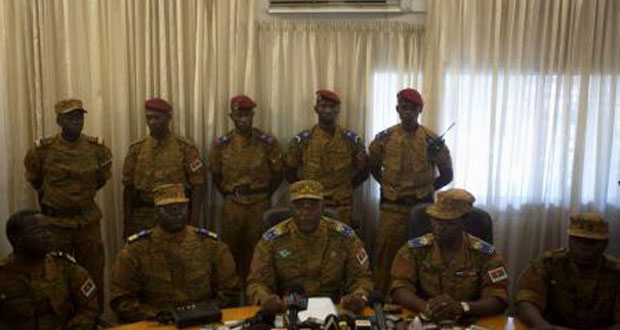 Burkina : Compaoré démissionne, l'armée dit assumer le pouvoir