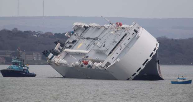 Un cargo échoué «délibérément» au large des côtes anglaises