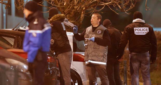 France-Fusillade près de Paris, une policière blessée