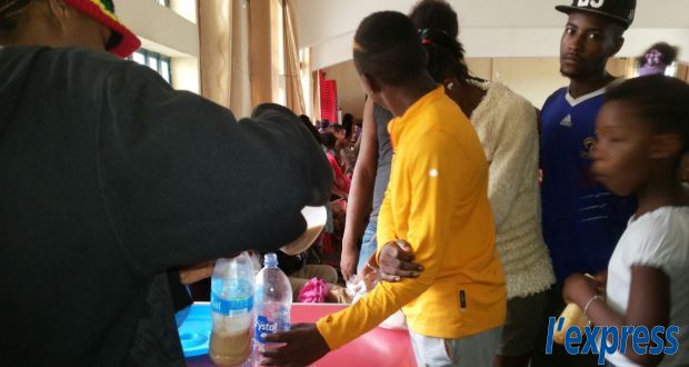 Dans des centres de refuge: tension palpable à cause d’un «manque de nourriture»