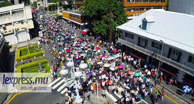 [Vidéo] Affaire BAI: «Pourquoi les régulateurs n’ont pas agi?» se demandent des manifestants 