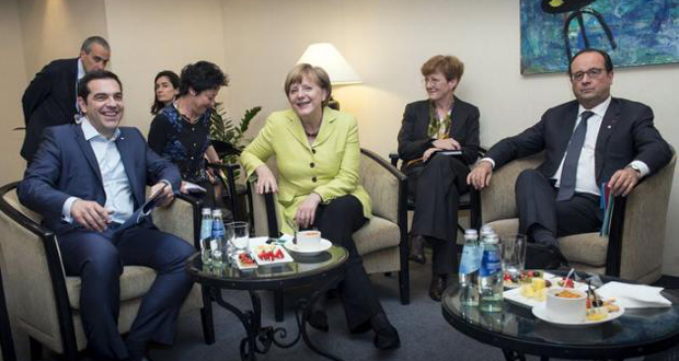 Hollande et Merkel pressent Tsipras de conclure un accord
