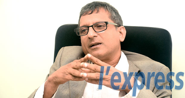 Anil Banymandhub, psychiatre: «Les Mauriciens sont des moutons mais pas des idiots»