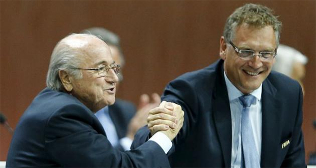 Le scandale de la FIFA se rapproche de Sepp Blatter