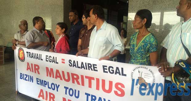 [Vidéo] Les licenciés d’Airmate campent au quartier général d’Air Mauritius
