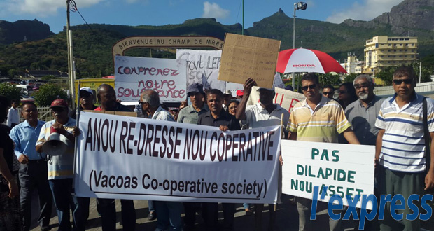 Manif: «Nous voulons tout notre argent», disent les membres de la coopérative de Vacoas
