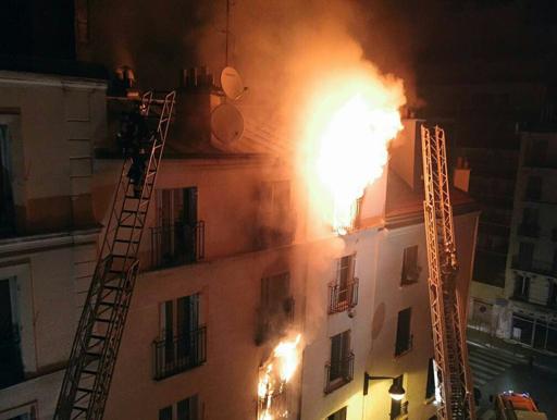 Huit morts dans le pire incendie d'immeuble à Paris depuis 2005