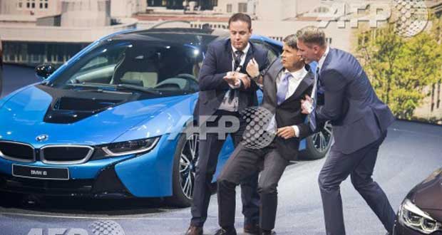 Le patron de BMW s'effondre lors d'une conférence de presse