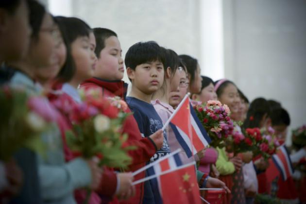 En Chine, les cérémonies d'accueil des dignitaires étrangers sont un jeu d'enfants