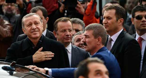 Turquie: Erdogan à nouveau seul à la barre après son triomphe aux législatives