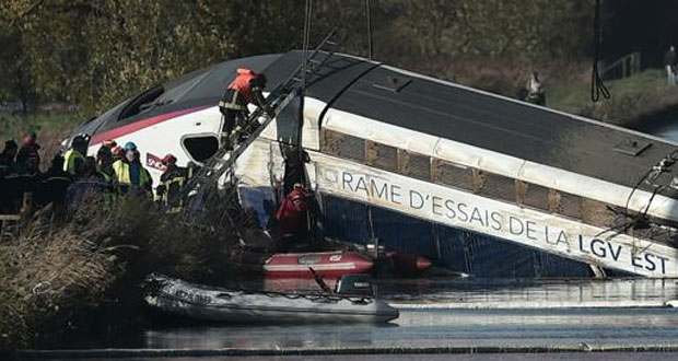 Accident de TGV en Alsace: la motrice a percuté un pont avant de dérailler