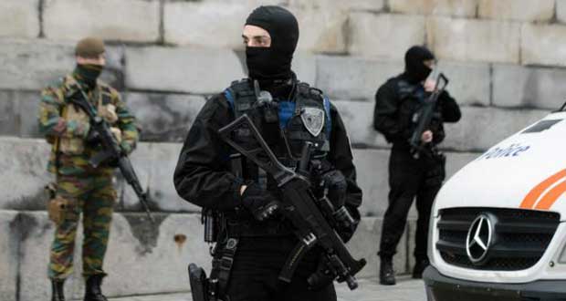 Alerte terroriste en Belgique: niveau maximal à Bruxelles, métro fermé