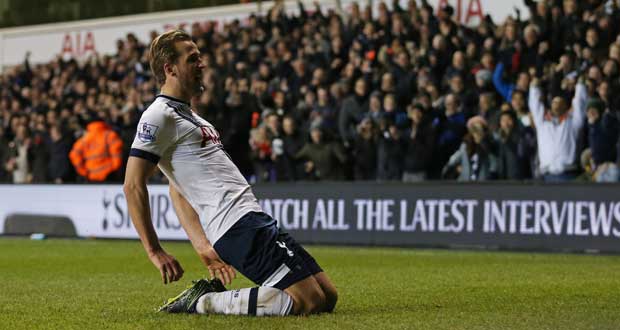 Un doublé de Kane envoie Tottenham à deux unités d'Arsenal
