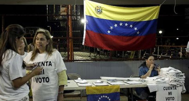 Excédé par la crise et tenté par l'opposition, le Venezuela élit ses députés