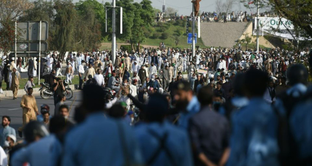 Pakistan: heurts entre policiers et partisans d’un islamiste pendu