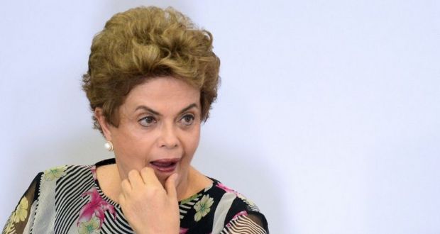 Brésil: Rousseff en quête effrénée de votes contre sa destitution