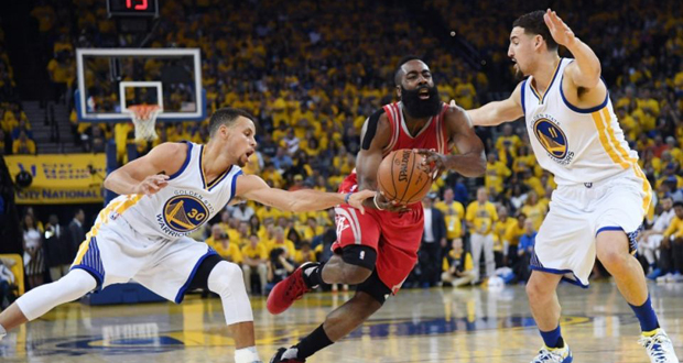 NBA: Golden State, toujours privé de Curry, lâche face à Houston et Harden, en play-offs