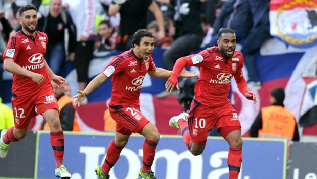 Ligue 1: Lyon, renversant, deuxième en attendant Monaco